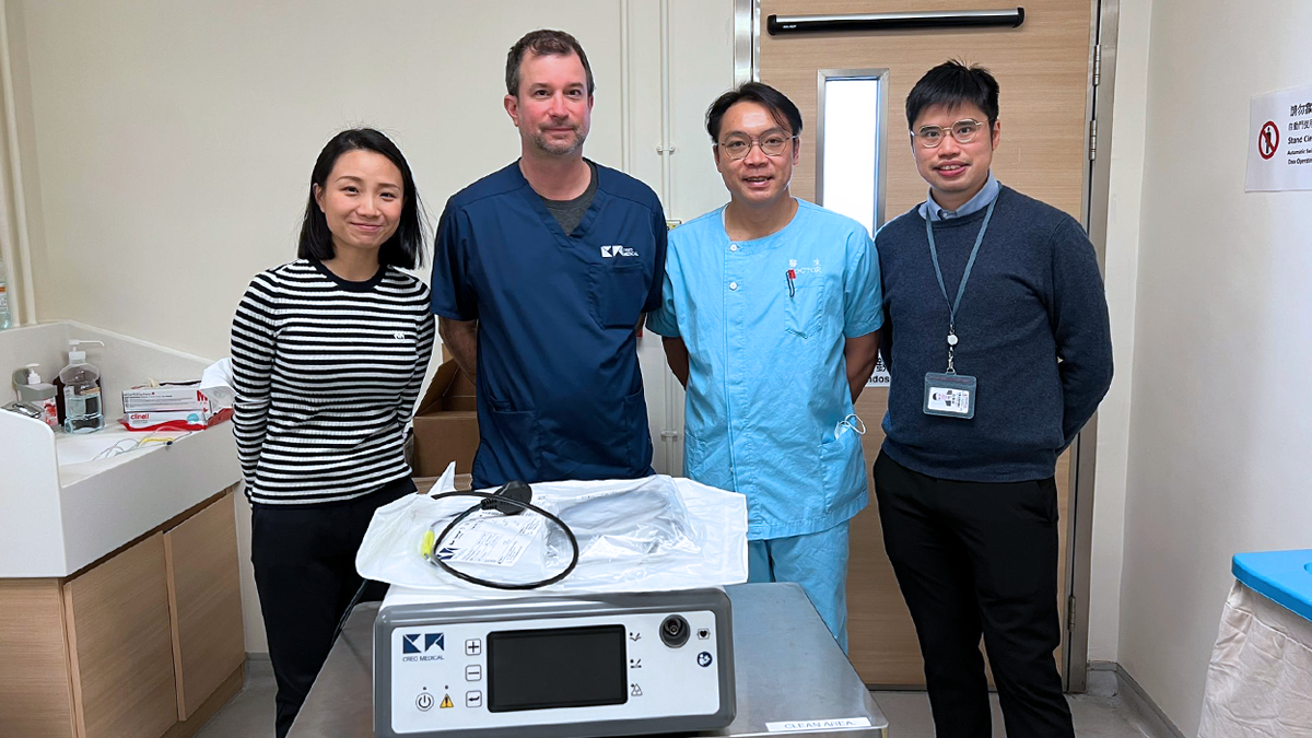 Dr Chu and Dr Yip with Creo staff after completing the first Speedboat UltraSlim cases in APAC